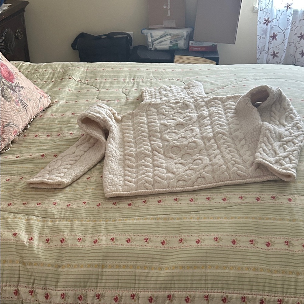 NWOT Small Unisex Cozy Cream Cable-Knit Turtleneck Sweater